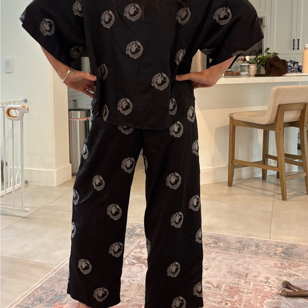 Natori  lounge set Black with White Pattern